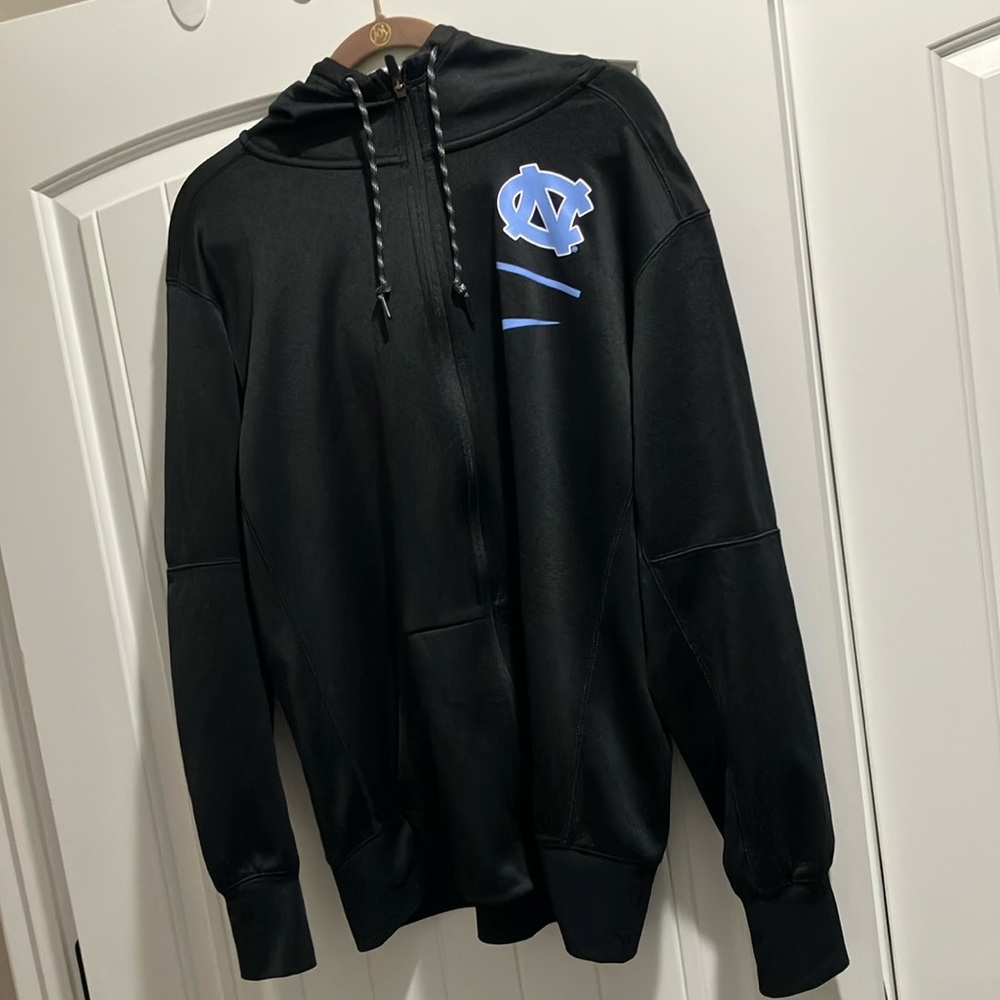 Nike Therma-Fit UNC Tar Heels black large jacket